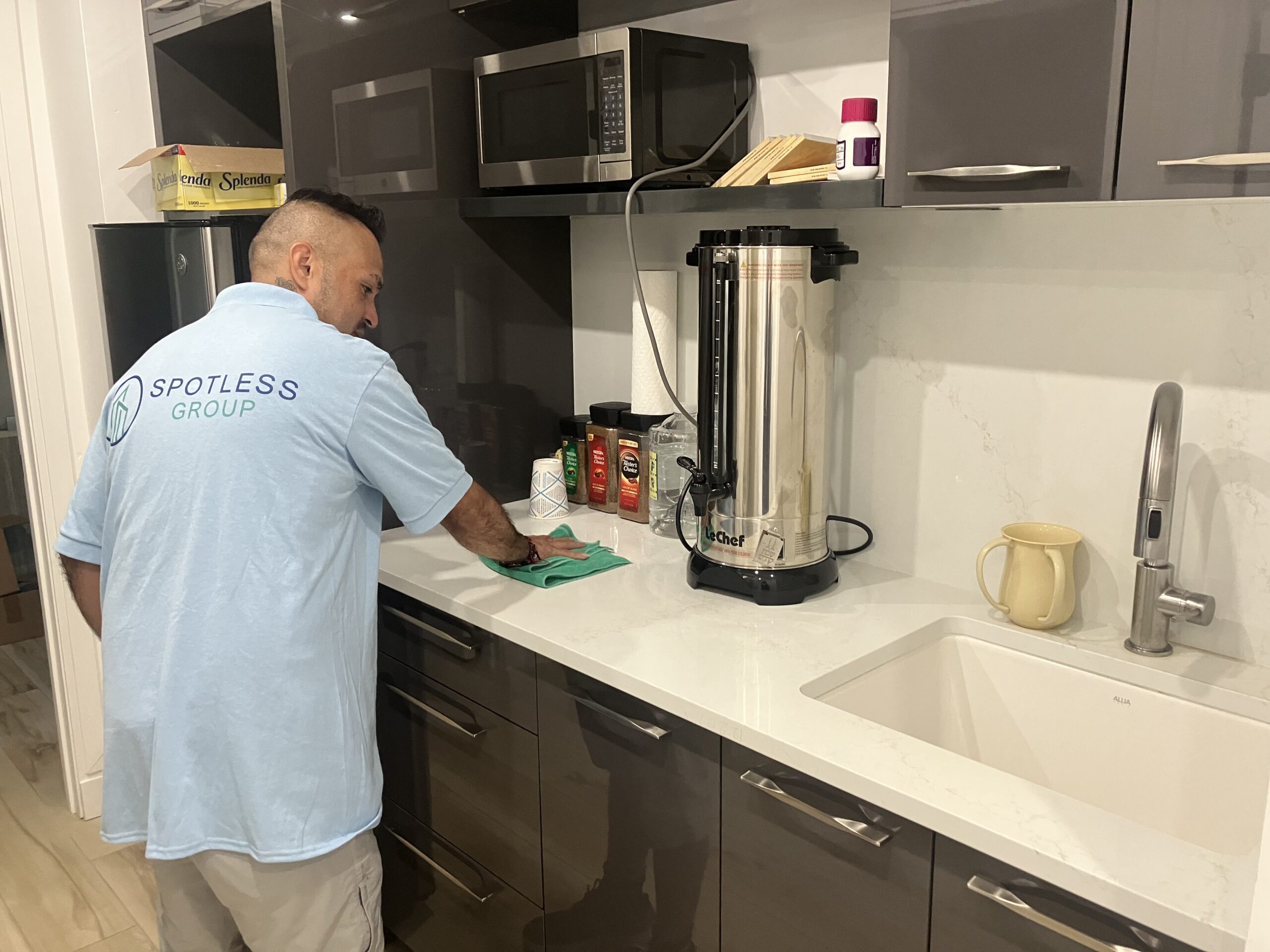 commercial cleaning and janitorial Services